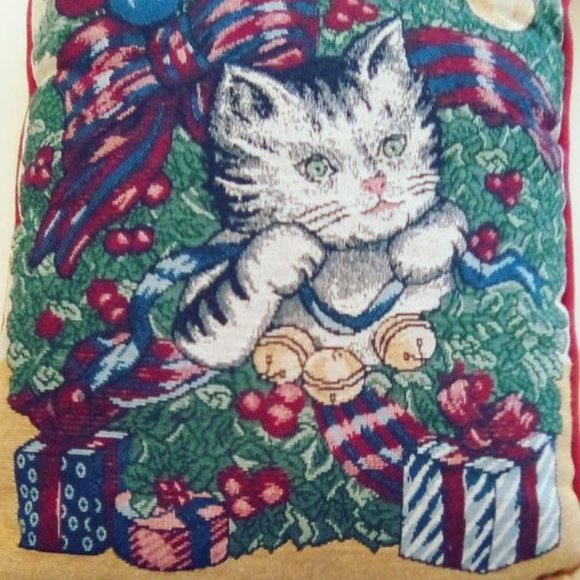 VTG set of 3 Christmas tapestry pillows cat, santa, poinsettia red green - Picture 4 of 9
